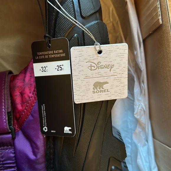 Sorel winter boots- BRAND NEW- Great gift!  New in box.  Disney “Frozen II” - Picture 5 of 7